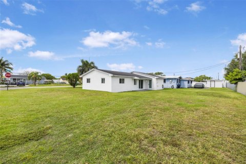 Casa en venta en Miami, Florida, 3 dormitorios, 139.35 m2 № 1893045 - foto 28
