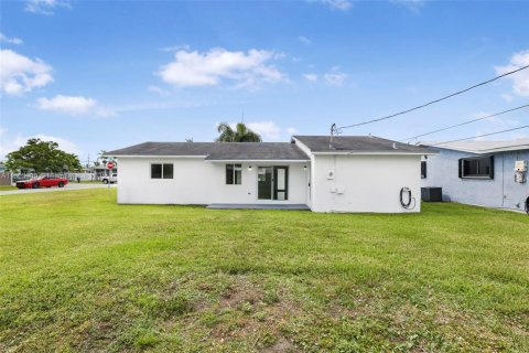 Casa en venta en Miami, Florida, 3 dormitorios, 139.35 m2 № 1893045 - foto 27