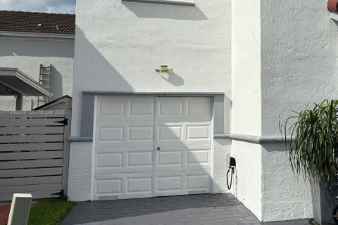 Propiedad comercial en alquiler en Miami, Florida, 138.42 m2 № 2058499 - foto 6