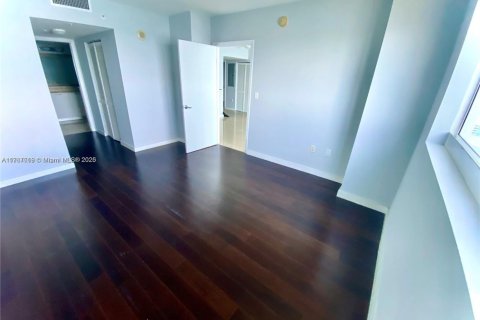 Condo in Miami, Florida, 2 bedrooms  № 1863821 - photo 11