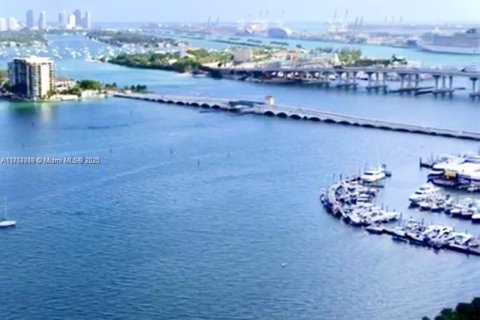 Condo in Miami, Florida, 2 bedrooms  № 1863821 - photo 19