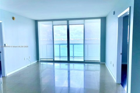 Condo in Miami, Florida, 2 bedrooms  № 1863821 - photo 8