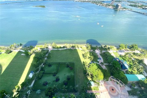 Condo in Miami, Florida, 2 bedrooms  № 1863821 - photo 17
