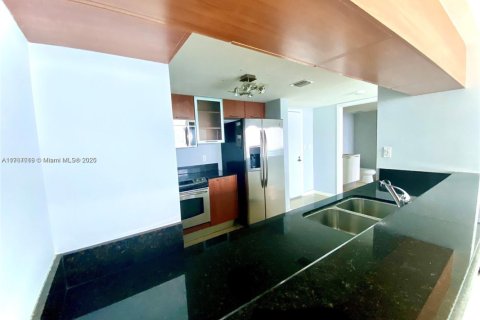 Condo in Miami, Florida, 2 bedrooms  № 1863821 - photo 9