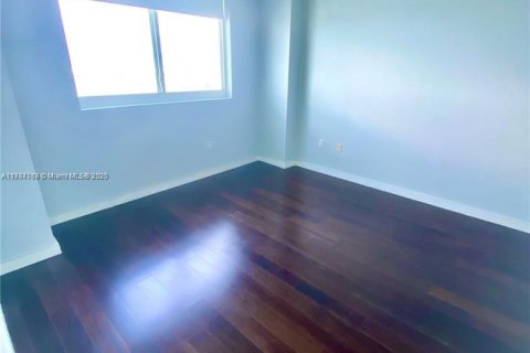 Condo in Miami, Florida, 2 bedrooms  № 1863821 - photo 12