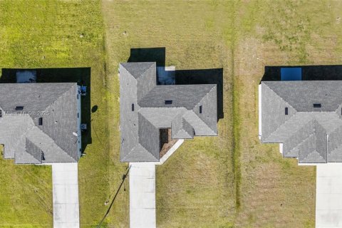 House in Lehigh Acres, Florida 3 bedrooms № 1941498 - photo 5