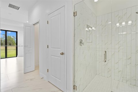 House in Lehigh Acres, Florida 3 bedrooms № 1941498 - photo 24