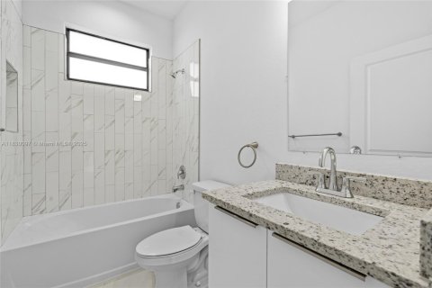 House in Lehigh Acres, Florida 3 bedrooms № 1941498 - photo 20