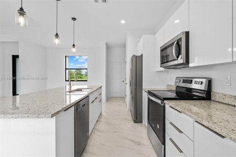 House in Lehigh Acres, Florida 3 bedrooms № 1941498 - photo 18