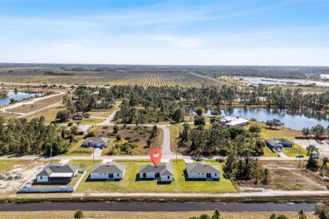 House in Lehigh Acres, Florida 3 bedrooms № 1941498 - photo 6