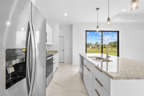 House in Lehigh Acres, Florida 3 bedrooms № 1941498 - photo 16