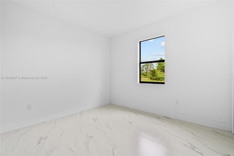 House in Lehigh Acres, Florida 3 bedrooms № 1941498 - photo 23