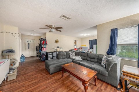 House in Seffner, Florida 3 bedrooms, 197.6 sq.m. № 1722889 - photo 17