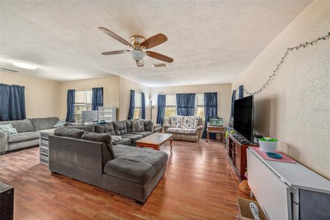 House in Seffner, Florida 3 bedrooms, 197.6 sq.m. № 1722889 - photo 15