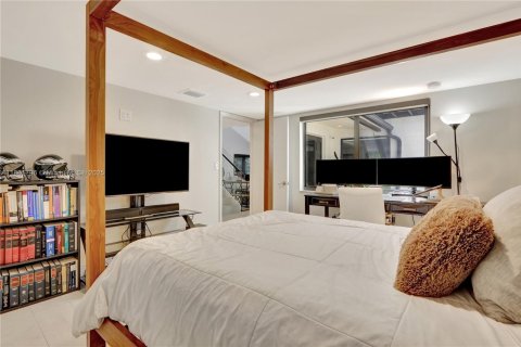 Casa en venta en Miami, Florida, 5 dormitorios, 231.05 m2 № 1889882 - foto 15