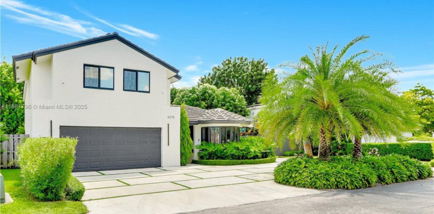 Casa en Miami, Florida 5 dormitorios, 231.05 m2 № 1889882