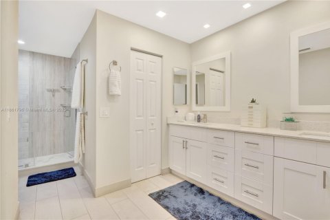 Casa en venta en Miami, Florida, 5 dormitorios, 231.05 m2 № 1889882 - foto 21