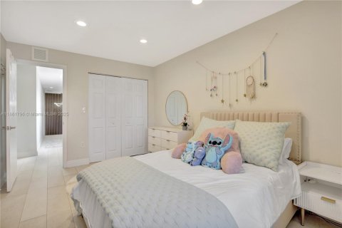 Casa en venta en Miami, Florida, 5 dormitorios, 231.05 m2 № 1889882 - foto 27