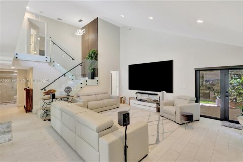 Casa en venta en Miami, Florida, 5 dormitorios, 231.05 m2 № 1889882 - foto 9