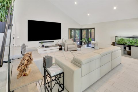 Casa en venta en Miami, Florida, 5 dormitorios, 231.05 m2 № 1889882 - foto 8