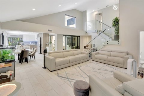 Casa en venta en Miami, Florida, 5 dormitorios, 231.05 m2 № 1889882 - foto 10