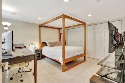 Casa en venta en Miami, Florida, 5 dormitorios, 231.05 m2 № 1889882 - foto 14