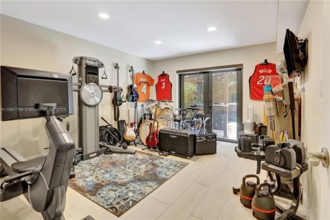 Casa en venta en Miami, Florida, 5 dormitorios, 231.05 m2 № 1889882 - foto 16