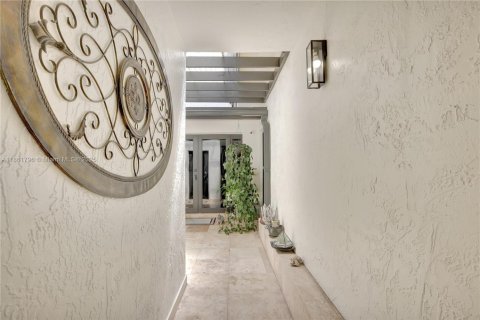 Casa en venta en Miami, Florida, 5 dormitorios, 231.05 m2 № 1889882 - foto 6