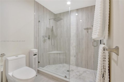 Casa en venta en Miami, Florida, 5 dormitorios, 231.05 m2 № 1889882 - foto 22