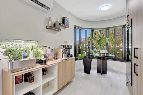 Casa en venta en Miami, Florida, 5 dormitorios, 231.05 m2 № 1889882 - foto 13