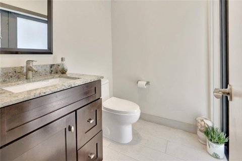 Casa en venta en Miami, Florida, 5 dormitorios, 231.05 m2 № 1889882 - foto 18