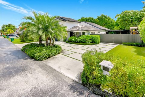 Casa en venta en Miami, Florida, 5 dormitorios, 231.05 m2 № 1889882 - foto 4