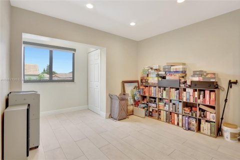 Casa en venta en Miami, Florida, 5 dormitorios, 231.05 m2 № 1889882 - foto 28