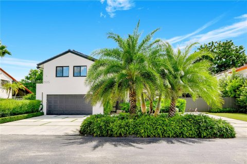 Casa en venta en Miami, Florida, 5 dormitorios, 231.05 m2 № 1889882 - foto 3