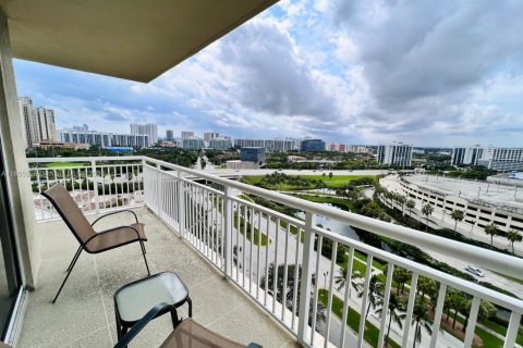 Condominio en alquiler en Aventura, Florida, 2 dormitorios, 115.66 m2 № 1979286 - foto 2