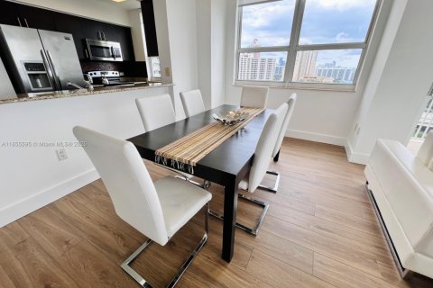 Condominio en alquiler en Aventura, Florida, 2 dormitorios, 115.66 m2 № 1979286 - foto 11