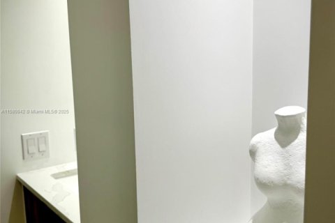 Copropriété à vendre à Miami Beach, Floride: 2 chambres, 89.19 m2 № 1764987 - photo 24
