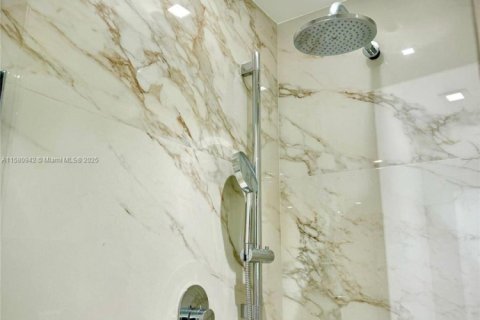 Copropriété à vendre à Miami Beach, Floride: 2 chambres, 89.19 m2 № 1764987 - photo 23