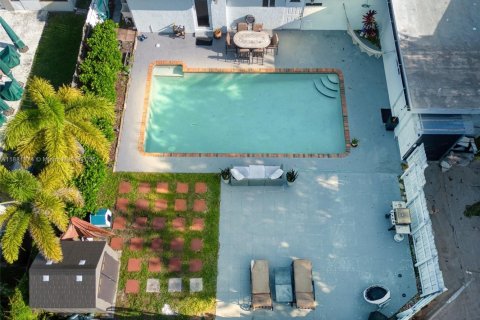 House in Hollywood, Florida 2 bedrooms № 1924758 - photo 3