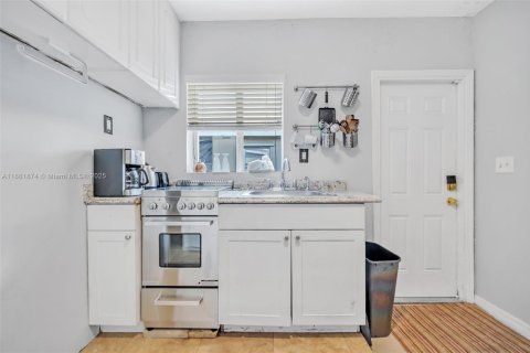 House in Hollywood, Florida 2 bedrooms № 1924758 - photo 4