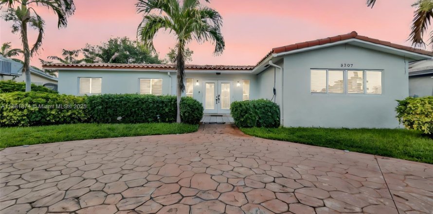 House in Hollywood, Florida 2 bedrooms № 1924758