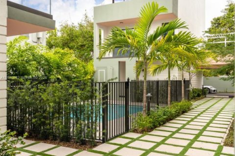 Townhouse in Miami, Florida 3 bedrooms, 203.08 sq.m. № 2041965 - photo 24