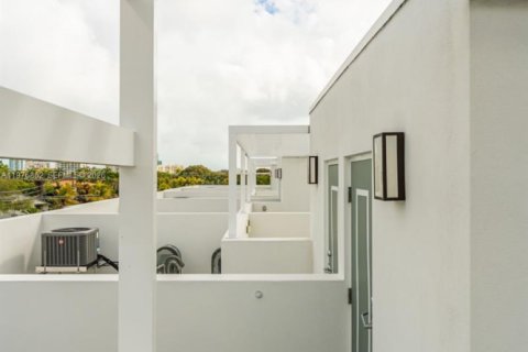 Townhouse in Miami, Florida 3 bedrooms, 203.08 sq.m. № 2041965 - photo 30