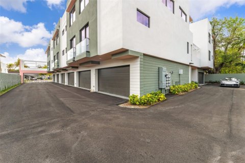 Townhouse in Miami, Florida 3 bedrooms, 203.08 sq.m. № 2041965 - photo 22