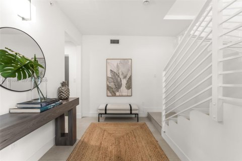 Townhouse in Miami, Florida 3 bedrooms, 203.08 sq.m. № 2041965 - photo 5