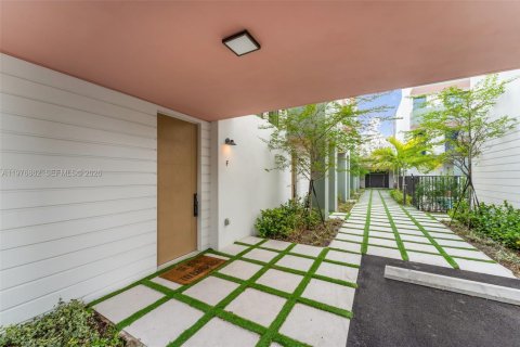 Townhouse in Miami, Florida 3 bedrooms, 203.08 sq.m. № 2041965 - photo 4