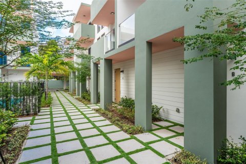 Townhouse in Miami, Florida 3 bedrooms, 203.08 sq.m. № 2041965