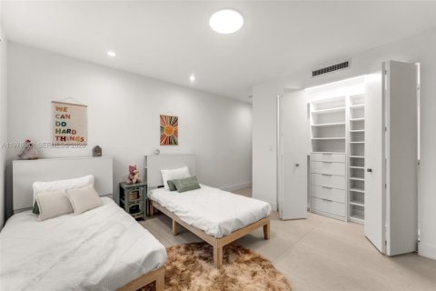 Townhouse in Miami, Florida 3 bedrooms, 203.08 sq.m. № 2041965 - photo 13