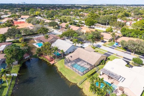 Villa ou maison à vendre à Plantation, Floride: 4 chambres, 221.85 m2 № 1976888 - photo 2