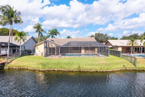 Villa ou maison à vendre à Plantation, Floride: 4 chambres, 221.85 m2 № 1976888 - photo 4